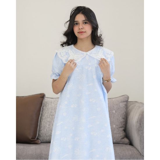 صورة فستان بناتي سماوي مطرز مشجر بياقة فراشة ملكية وقصة كلوش - 1219